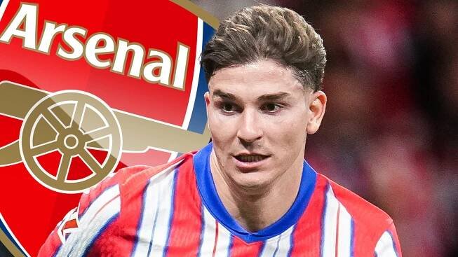 Arsenal ‘pushing hardest’ for Julian Alvarez transfer but face battle with Premier League rivals for ex-...
