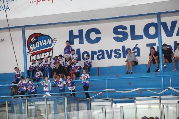 MLÁDEŽ: Moravskotřebovský dorost změřil síly s kanadským týmem Niagara Elite 2007 – HC Slovan Moravská Třebová