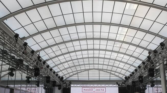 Pasáž Jalta ožívá. Slavnostní otevření moderoval Leoš Mareš, zpíval Michal David