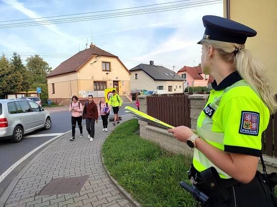 Drama u školy v Hradci nad Svitavou. Obcí denně projedou stovky kamionů