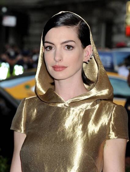 Anne Hathaway Style, Clothes, Outfits and Fashion • CelebMafia