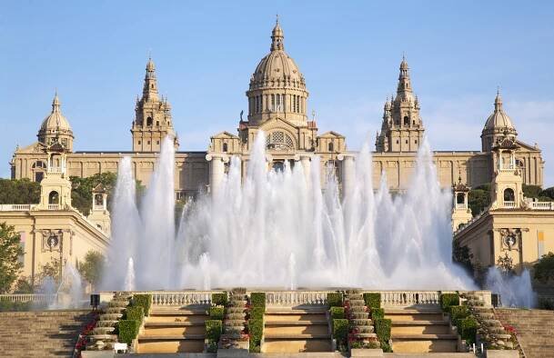Národní muzeum umění Katalánska a kouzelná fontána, Barcelona, ​​​​Španělsko.