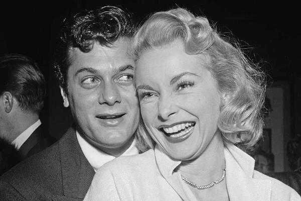 Jamie Lee Curtis Remembers Parents Janet Leigh and Tony Curtis: 'Missing Them Both Now for a Long Time'