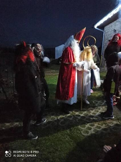 Mikuláš s čerty a andělem - Oficiální stránky obce Vranov