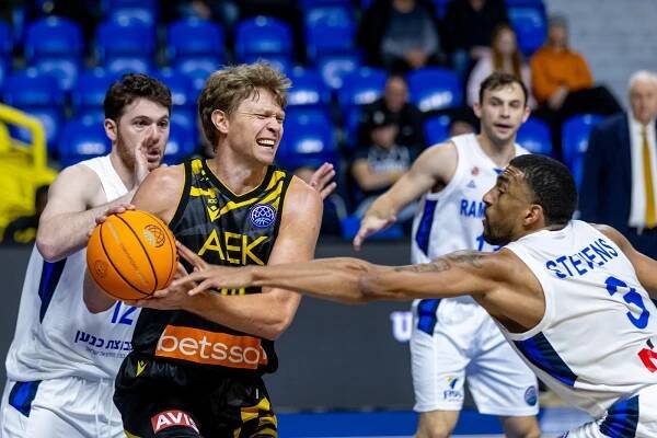 OBRAZEM: Liga mistrů v Opavě bavila. Drama pro Maccabi