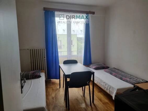 Pronájem studentského lůžka v zařízeném dvoulůžkovém pokoji 15m2, Zahradní ulice, Plzeň