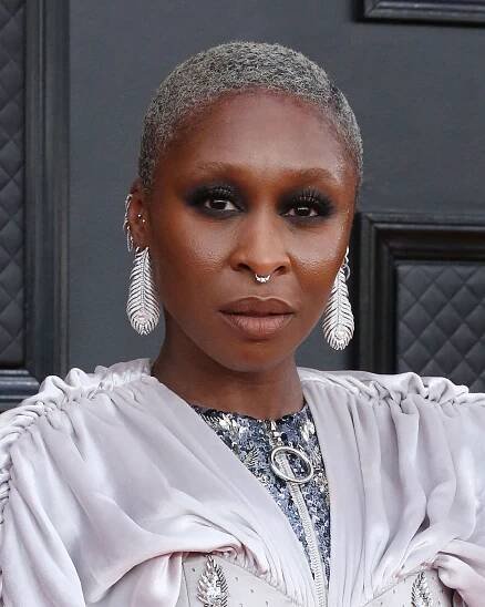 25 Short Gray Hairstyles: How To Look Great Gray - SHEfinds