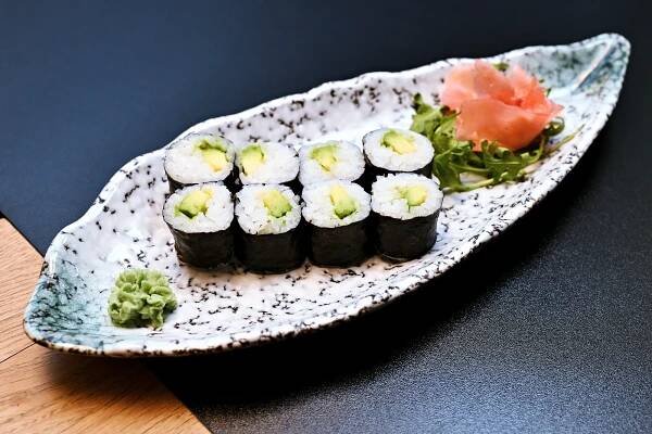 Sushi v Bali Bali u metra Křižíkova: maki, nigiri, california i losos, sety s 8 až 40 ks