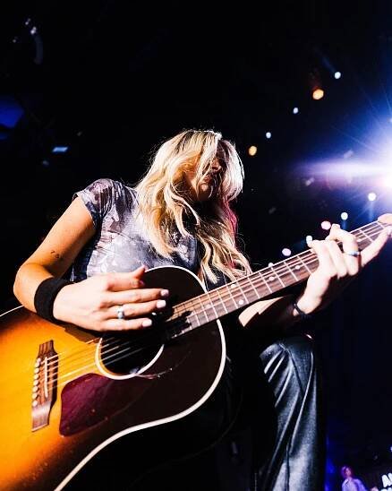 Live shots of Alana Springsteen in California! Alana has been using the Baggs EAS-VTC in her Gibson acoustics and will be using the Baggs Anthem system on her next tour. 🎶

📸 Tyler Glasenapp @tylerglasenapp
📸 Anna Clary - @annarclary