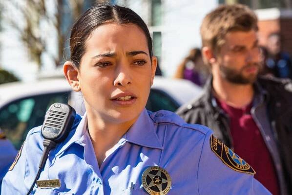 Pod kupolí - Požár - Z filmu - Natalie Martinez