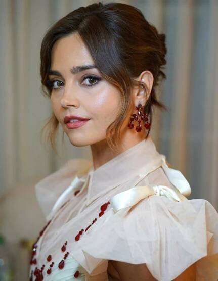 Jenna Coleman – Lip, Hairstyle, Eyebrow, Eyelash, Makeove…