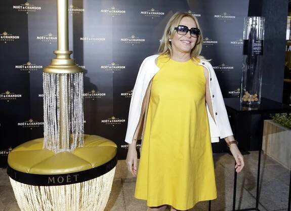 Dagmar Havlová ve Varech: loni trochu kontroverzní „pytel“, letos je královnou strohé elegance. Takhle jí to slušelo!