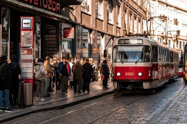 Soud se bude opět zabývat smlouvou mezi dopravním podnikem a JCDecaux o reklamě v MHD