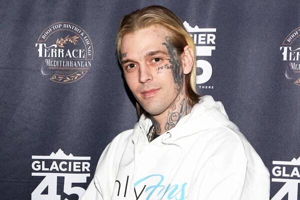 Aaron Carter arrives at the 