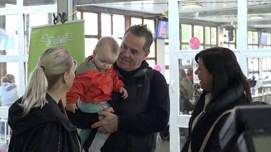 Mirek Etzler (54) promluvil o dalším dítěti: Čtyřnásobný otec vedle ročního syna doslova září - Super.cz