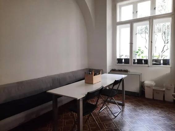 Downtown Prague Minimalistic Room In Flatshare