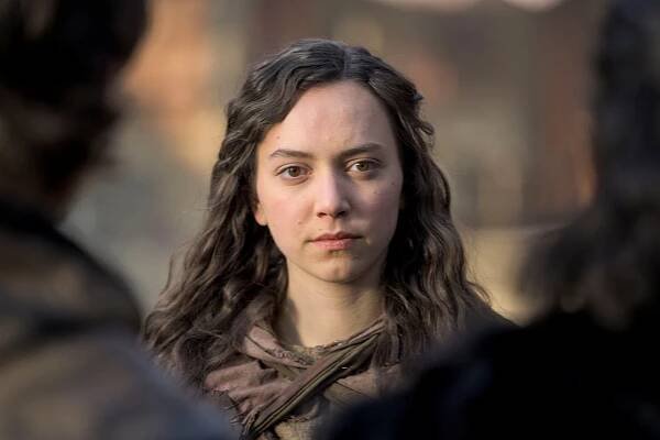 The Outpost - The Betrayer - Z filmu - Maeve Courtier-Lilley