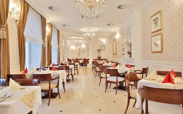 Mariánské Lázně přímo v centru v Hotelu Sun Palace Spa & Wellness **** s krytým bazénem, saunou a polopenzí