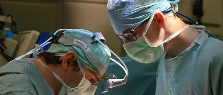 Lékaři z CKTCH v Brně slaví devítistou transplantaci jater.