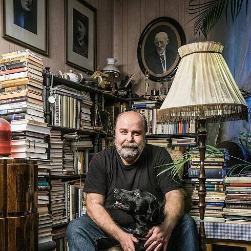 Václav Kahuda odplul do pralesa bezbřehého tlachu. Proč (ne)má cenu číst knihu Prám