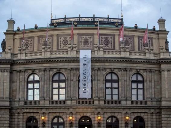 Dvořákova Praha zahájena, Stabat mater zpívali Opolais, Kurucová, Samek a Pape, orchestr PKF vedl Villaume