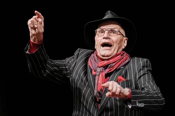 „Smích a humor je kartáč, který smazává všechny pavučiny ze srdce,“ řekl Jan Přeučil