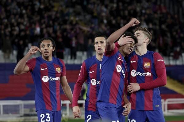 Johan Cruijff said this about head checks - Tactalyse