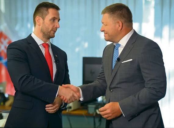 Róbert Fico (vpravo) a Milan Uhrík.