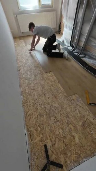 Pokládka vinylové plovoucí podlahy
