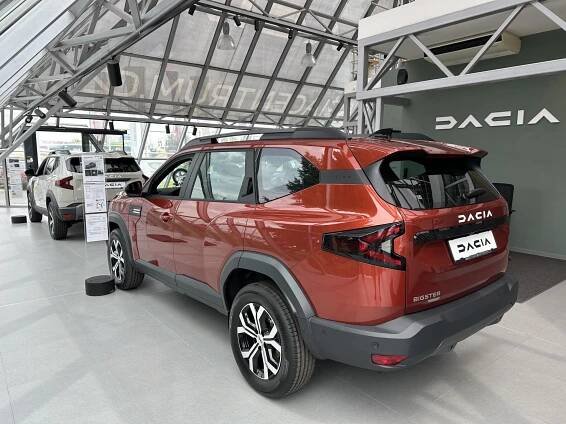 Dacia Bigster, Expression Hybrid 155