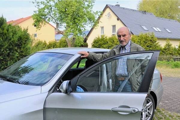 Der 84-jährige Klaus Franke fährt regelmäßig von seinem Wohngebiet in Freiberg nach Chemnitz ins Yorckgebiet. Er kritisiert, dass mehrere Straßen zwischen Freiberg und Chemnitz gleichzeitig gesperrt sind. 