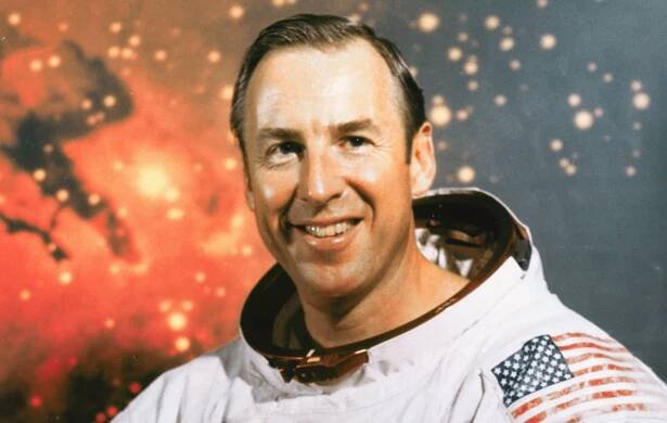 Tom Hanks pays tribute to Apollo 13 astronaut Jim Lovell: "Godspeed you, on this next voyage"
