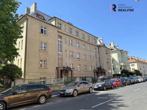 Pronájem bytu 2+1 s lodžií, Moskevská, Karlovy Vary