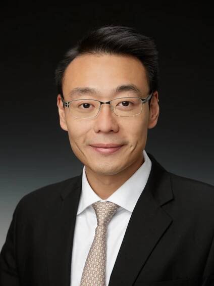 Dr. Thomas TUNGGAL
