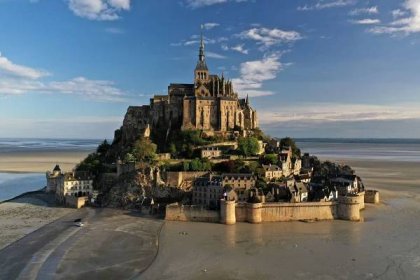 Foto: Vydržel stát 1000 let. Slavný francouzský klášter má temnou minulost