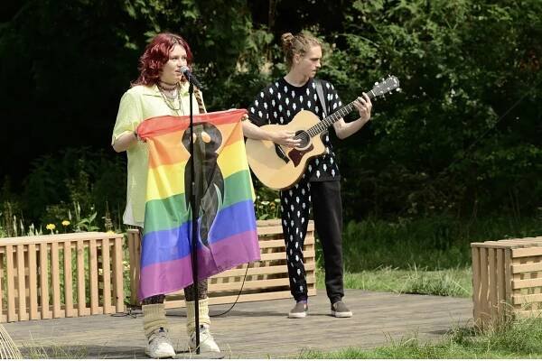 Slovenská písničkářka Karin Ann se nebojí říct, co má na srdci. Přesvědčila o tom i Polsko