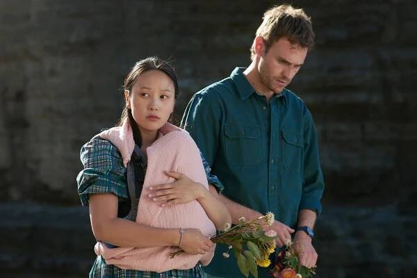 Yerin Ha as Mia and Charlie Vickers as Kieran in The Survivors.