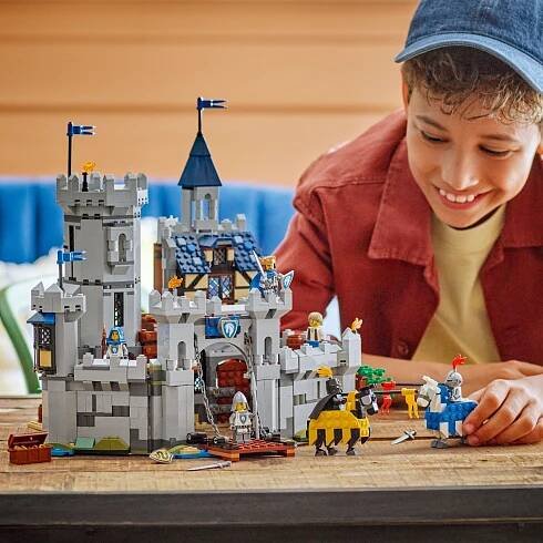 LEGO Creator 3v1 31168 Středověký hrad a rytíři na koních