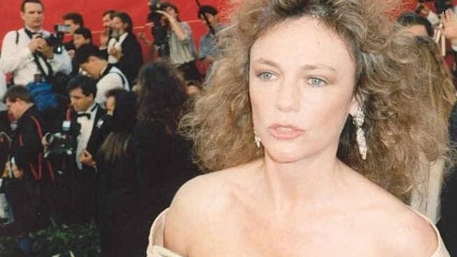 Milence Jacqueline Bissetové chtěla unést KGB. Nakonec spáchal sebevraždu