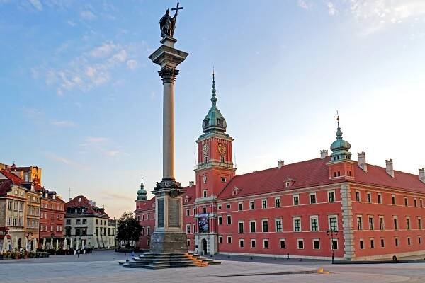Soubor:Poland-00808 - Castle Square (31215382745).jpg – Wikipedie
