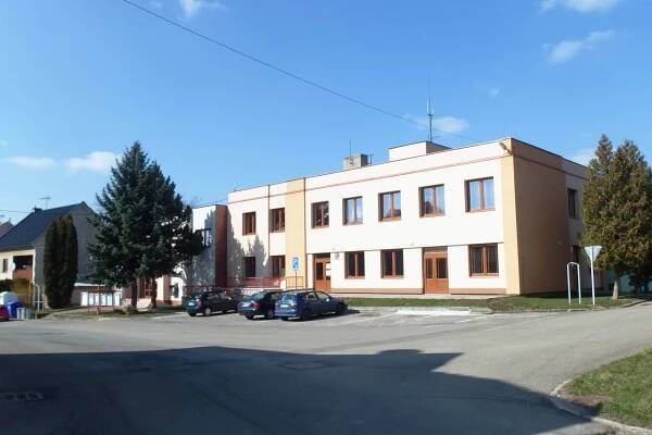 Bystřice pod Lopeníkem - obecní úřad foto 1