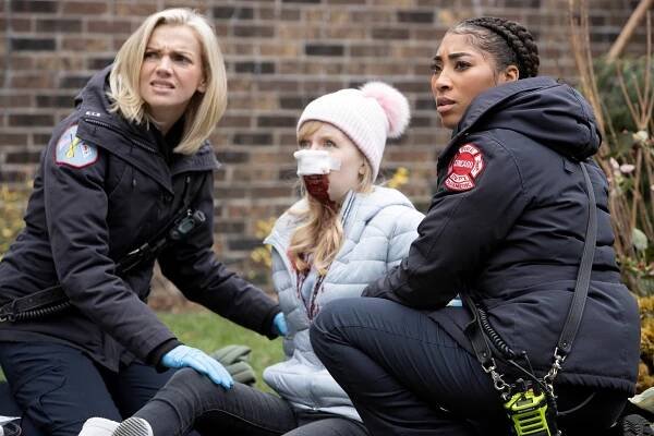 Chicago Fire - Smash Therapy - Z filmu - Kara Killmer, Adriyan Rae