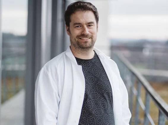 Ketamín pomáha pri alkoholizme, alkoholici sa ho však boja, hovorí psychiater