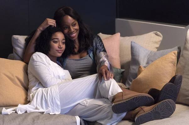 Amandla Stenberg, Anika Noni Rose - Všechno úplně všechno - Z filmu