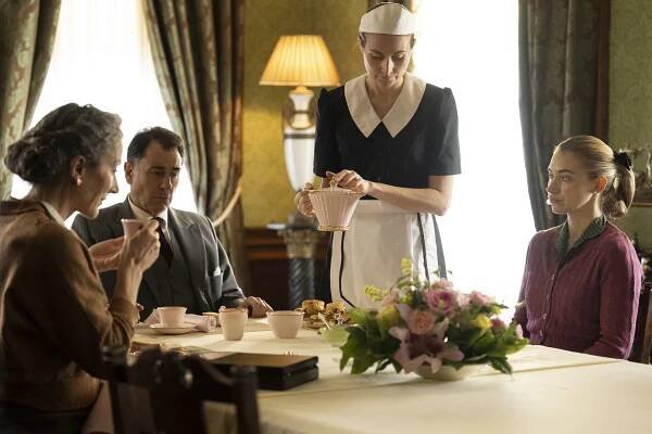 Carrie Crowley, Simon Coury, Imogen Poots - Baltimore - Z filmu