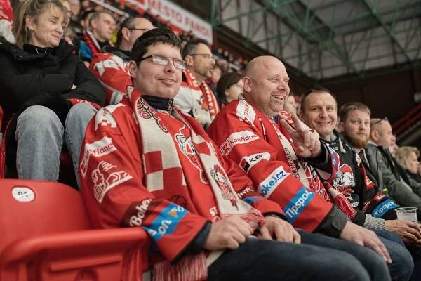 OBRAZEM: Olomoucké oslavy skalpu lídra. Úsměvy fanoušků i Braňův čardáš