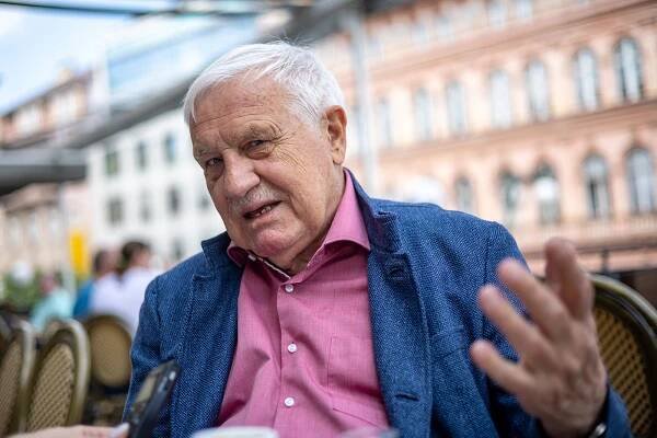 Jakýkoliv kompromisní mír je lepší než válka, říká exprezident Václav Klaus