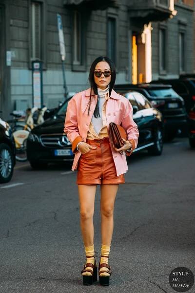 Street Style Summer Casual, Street Style Summer Outfits, Paris Street Style Spring, 2020 Street Style, Fashion Trend Forecast, Street Style Aesthetic, New York Street Style, Street Styles, Tokyo Street Style