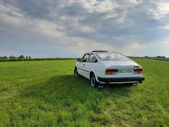 Škoda Rapid 136: Kopec zvládá bez potupného podřazování, lidé se za ní stále otáčí a pořád tu a tam nejde nastartovat