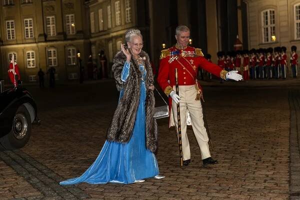 Fotky: Vládla, kouřila, ilustrovala Tolkiena. Nekonvenční dánská královna končí